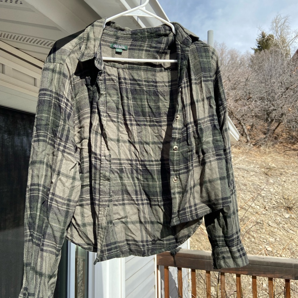 Green flannel cropped long sleeve